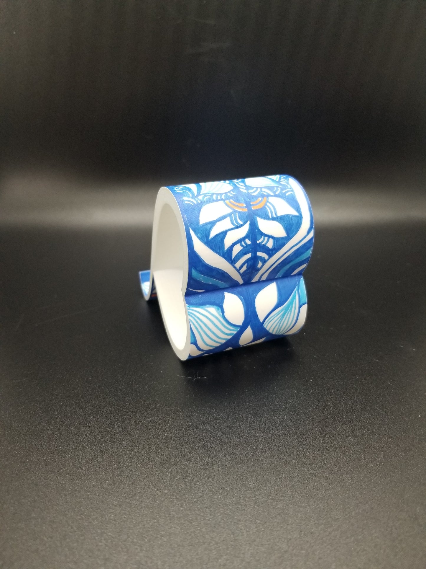 Heart Loop Phone Stand