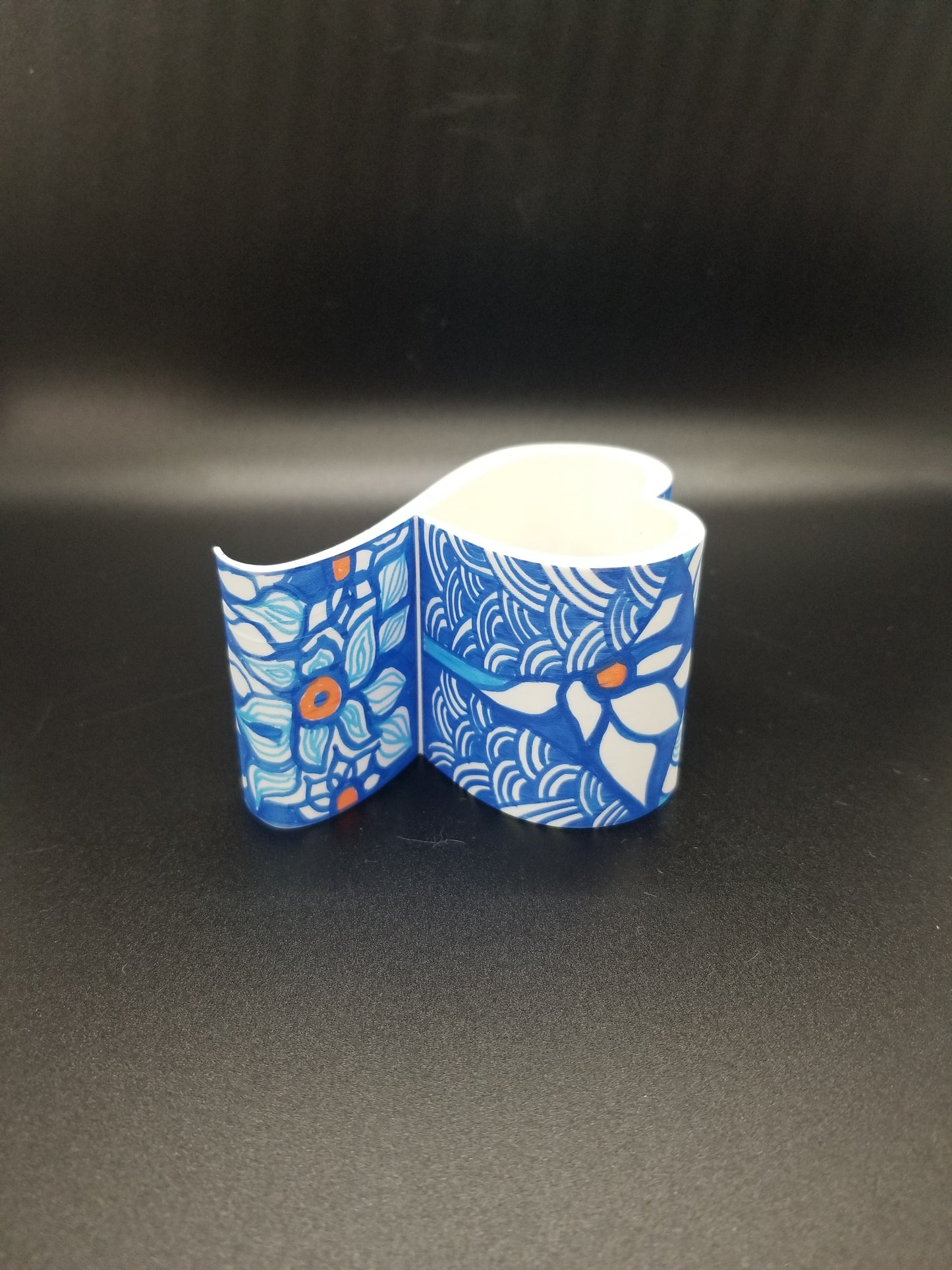 Heart Loop Phone Stand