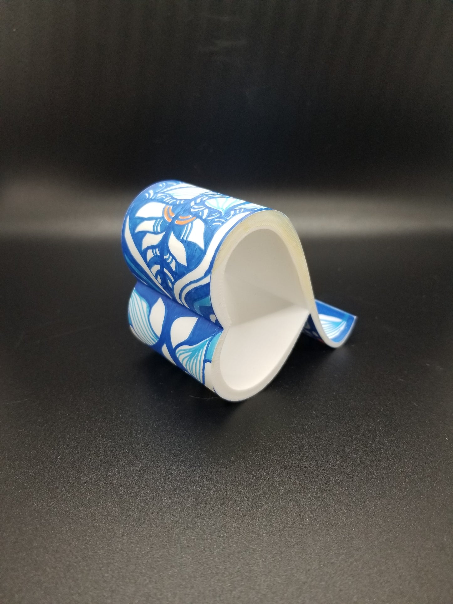 Heart Loop Phone Stand