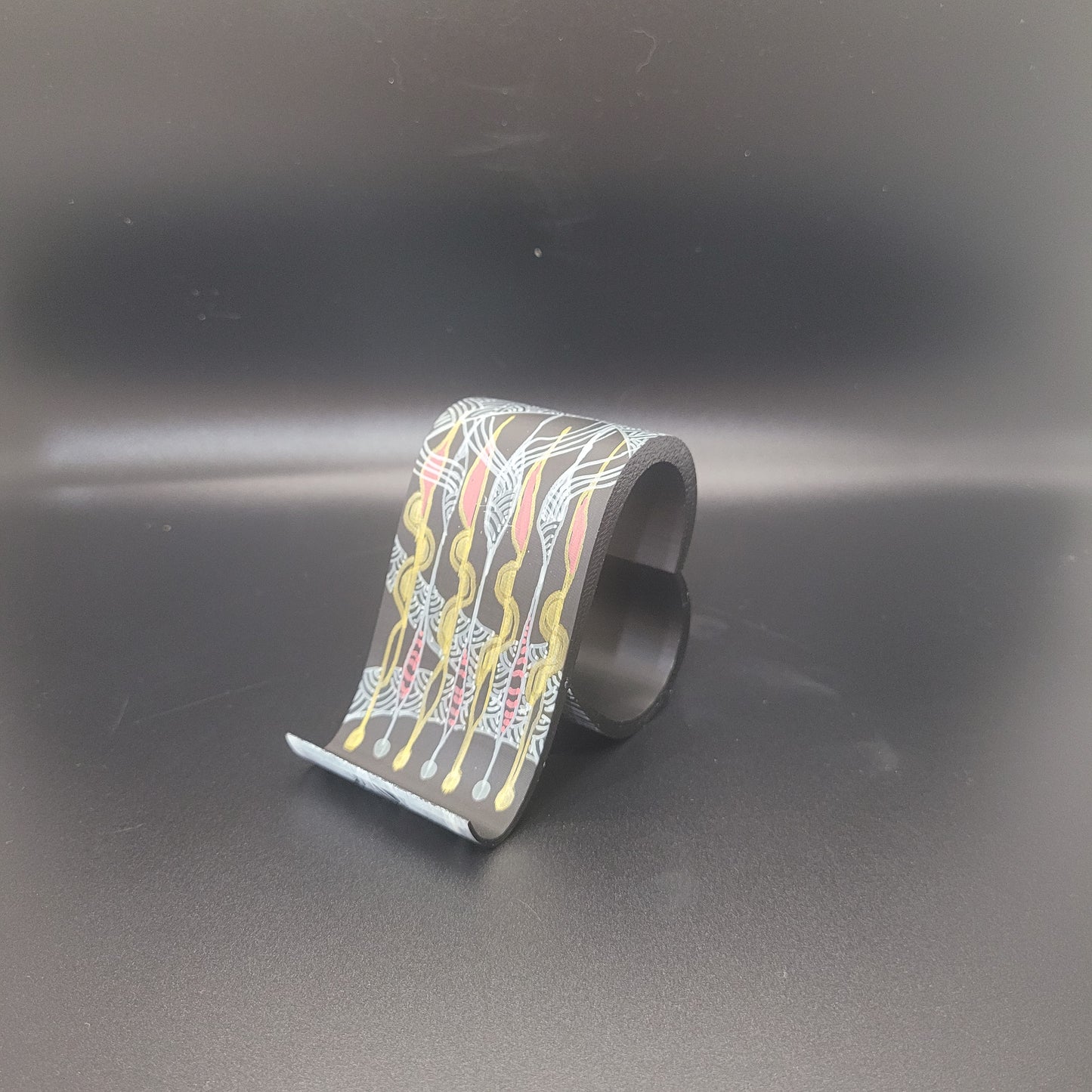 Heart Loop Phone Stand