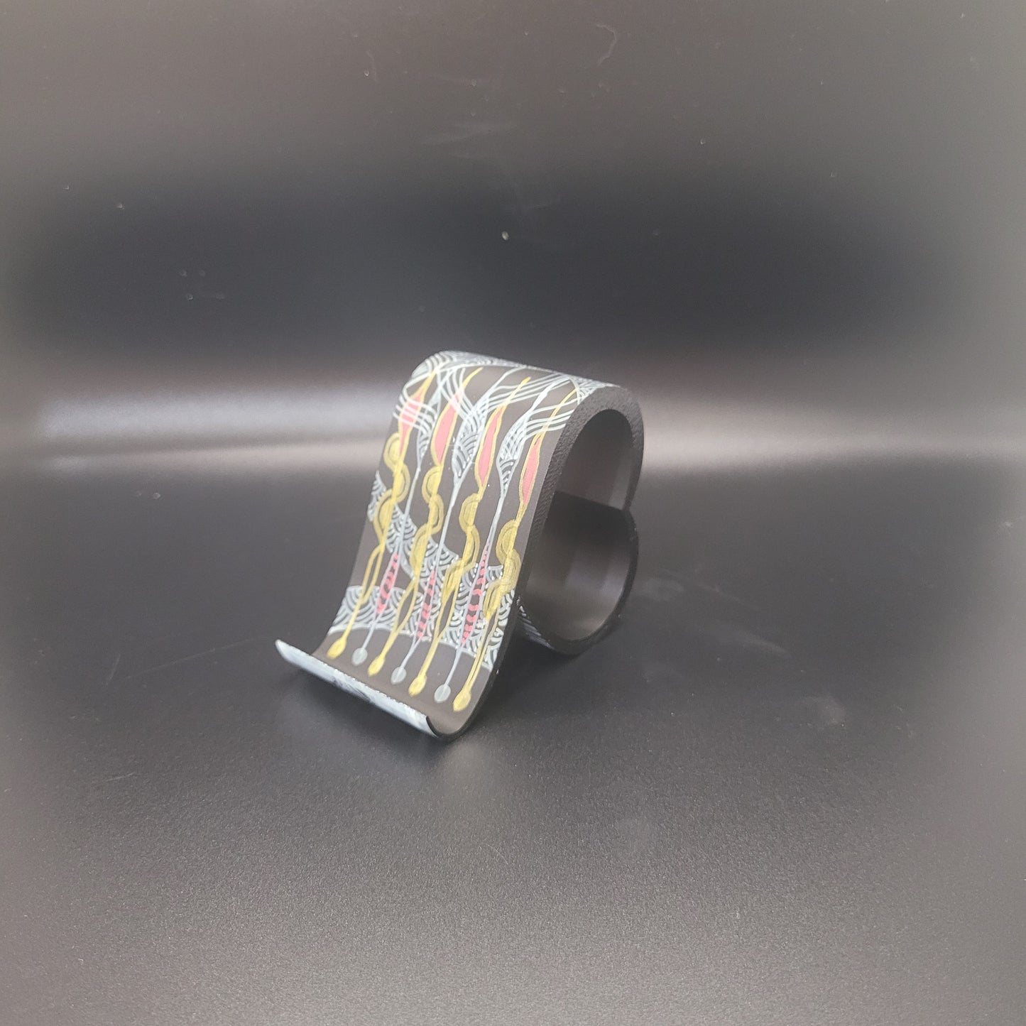 Heart Loop Phone Stand