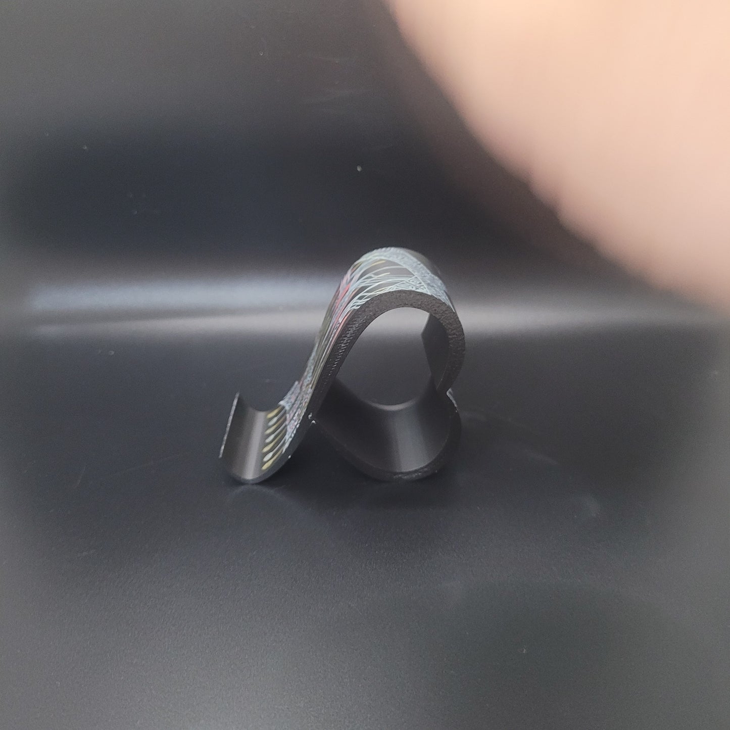 Heart Loop Phone Stand