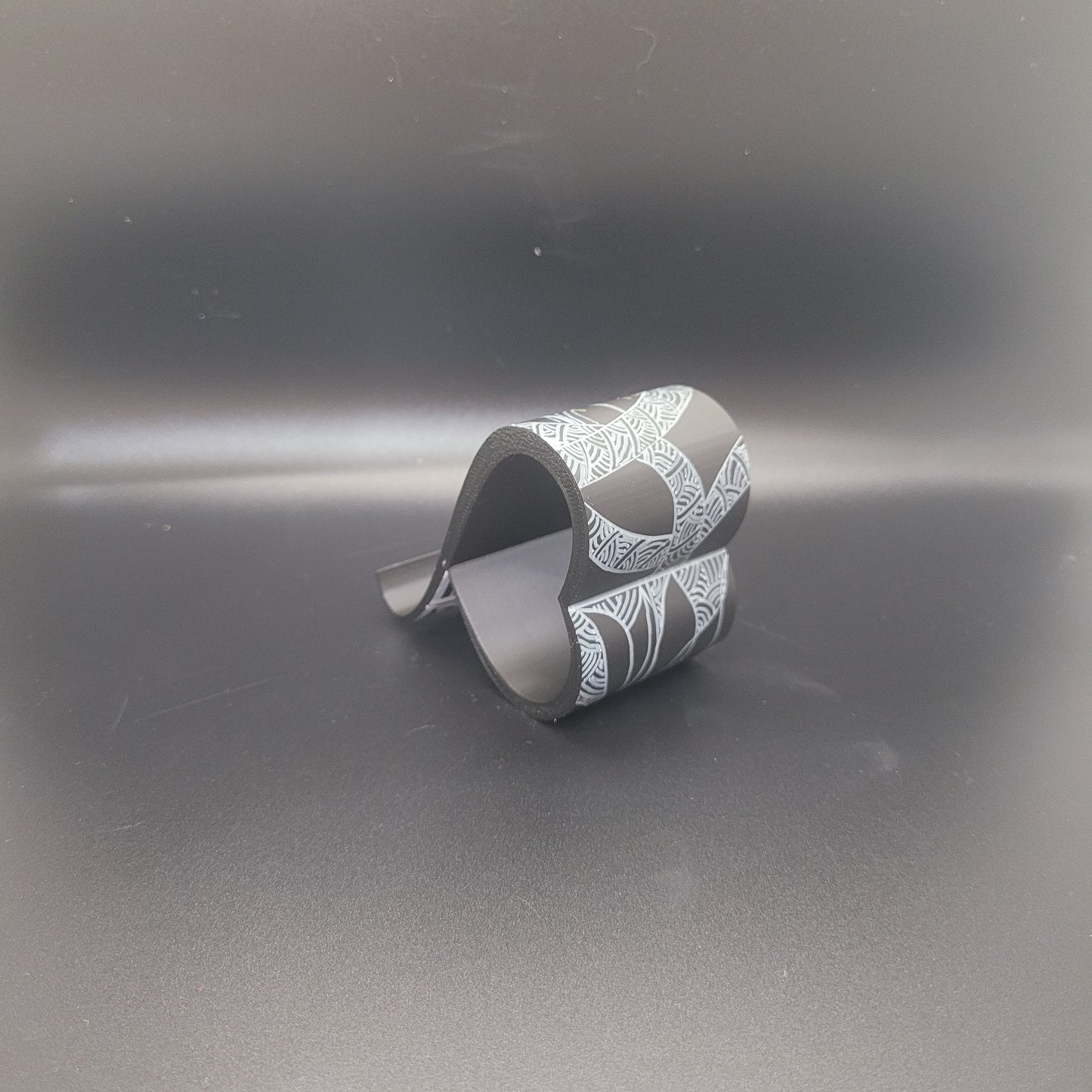 Heart Loop Phone Stand