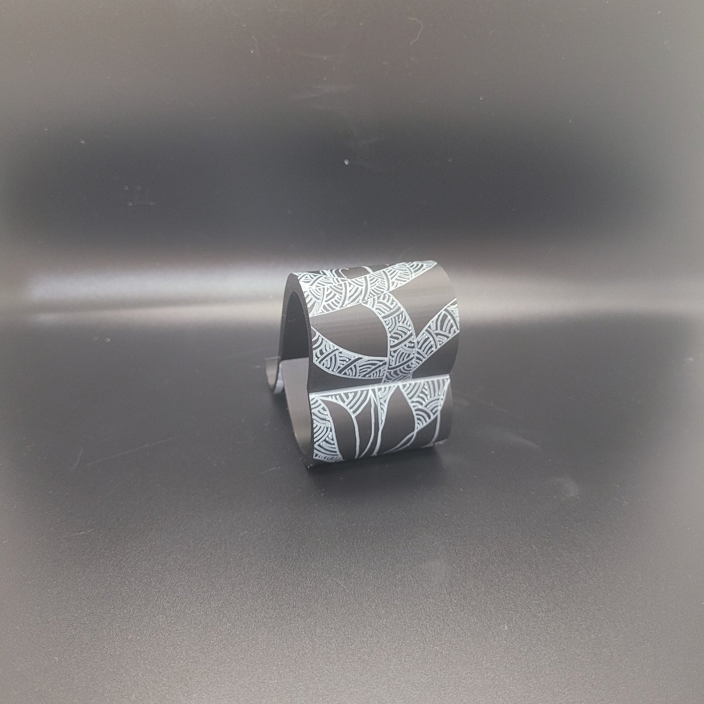 Heart Loop Phone Stand