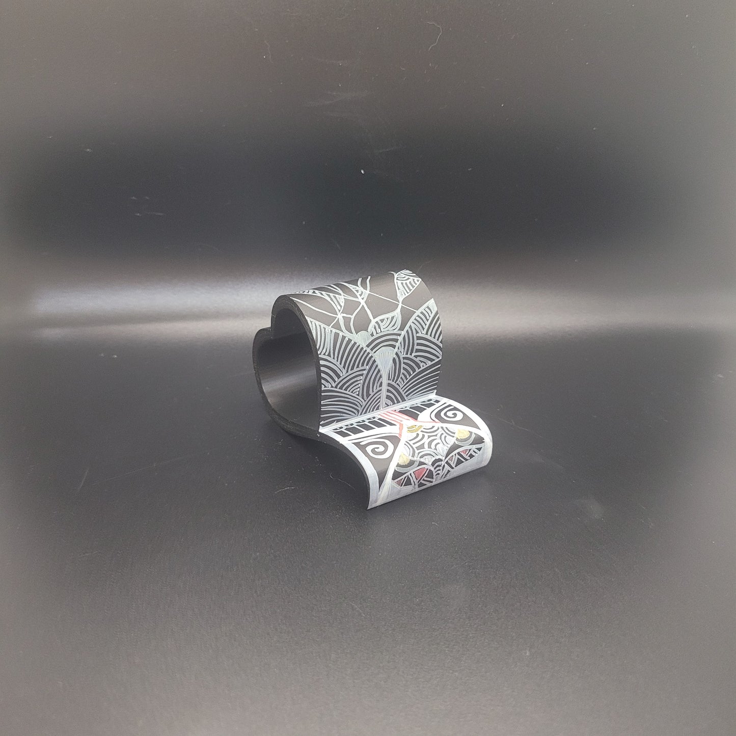 Heart Loop Phone Stand