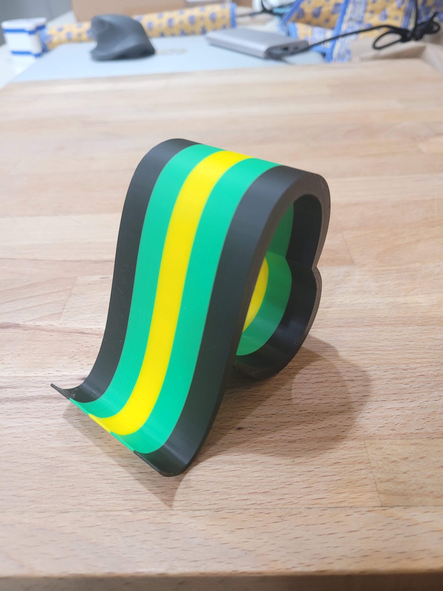 Heart Loop Phone Stand
