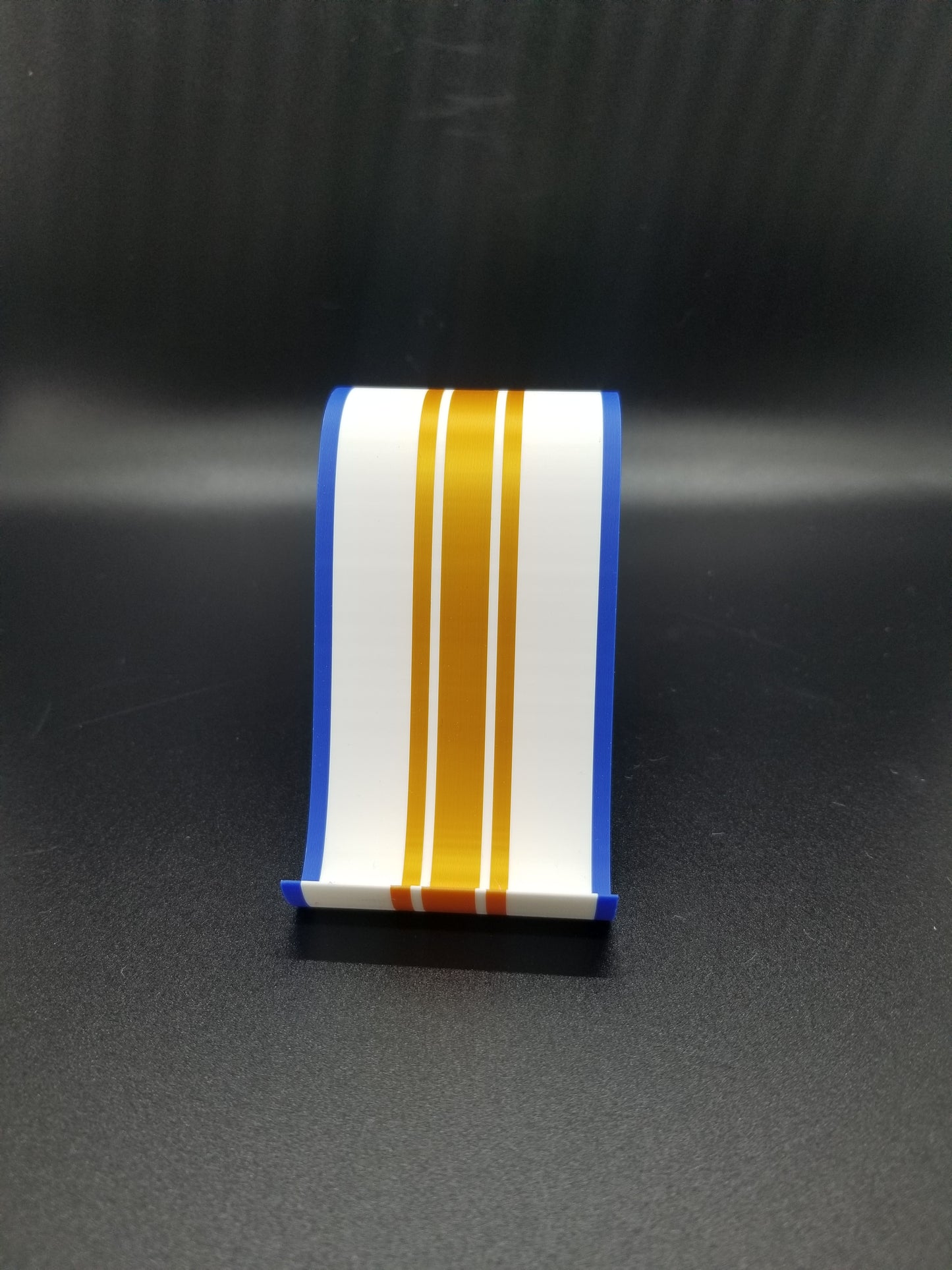 Heart Loop Phone Stand