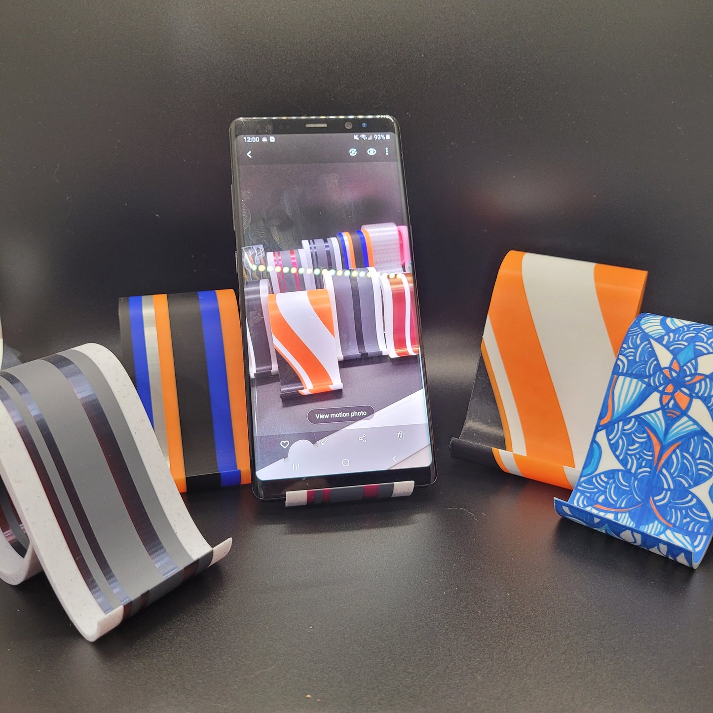 Heart Loop Phone Stand