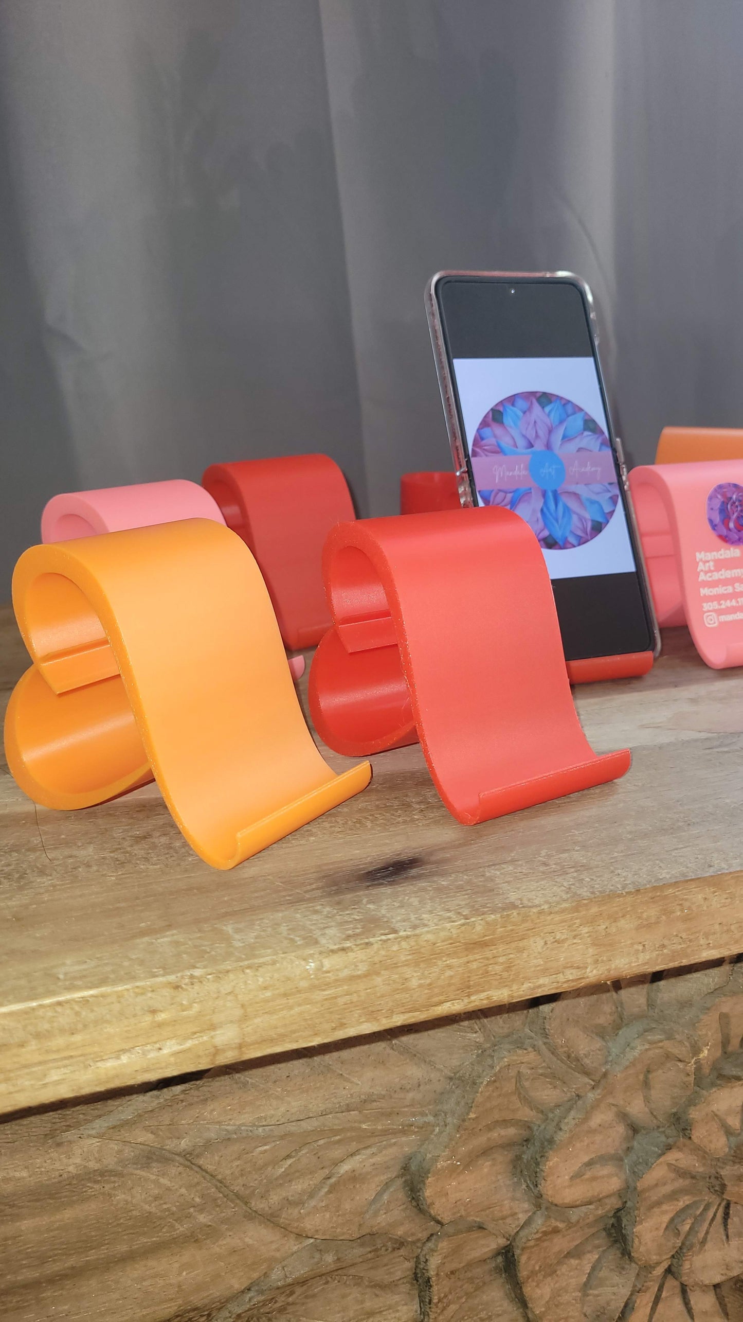 Heart Loop Phone Stand