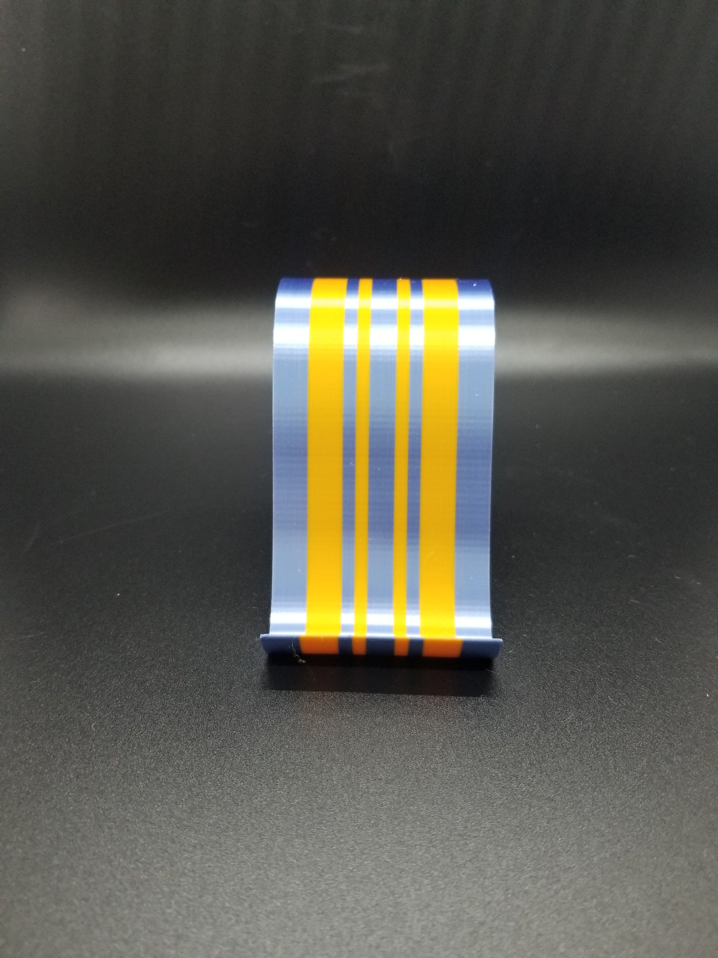 Heart Loop Phone Stand