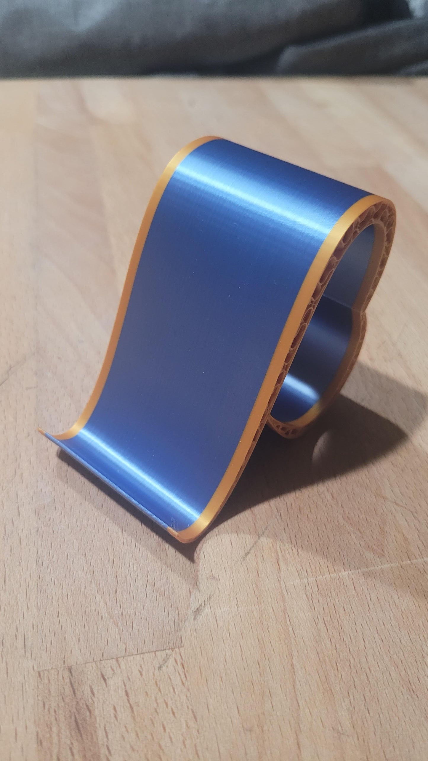 Heart Loop Phone Stand