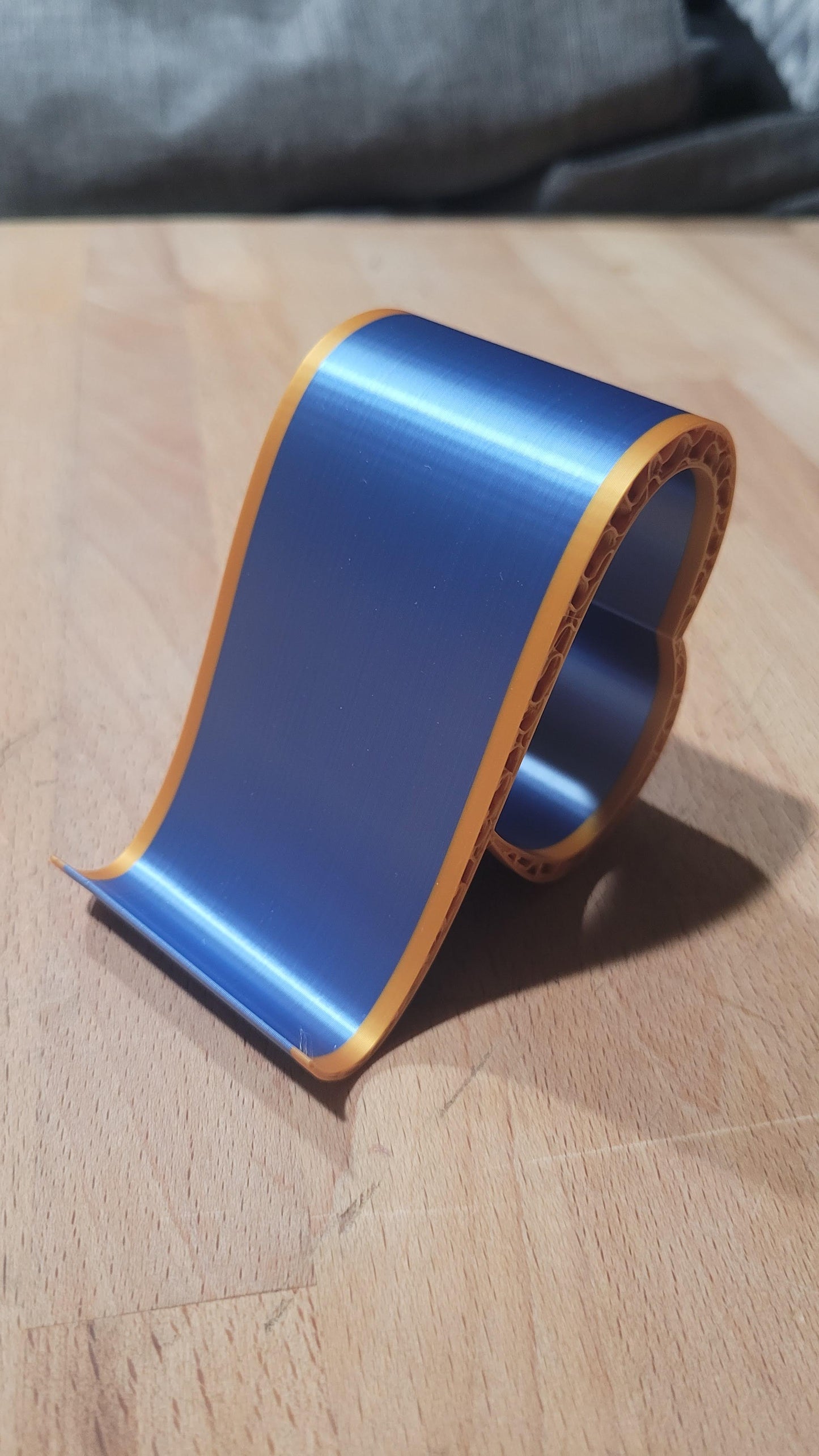 Heart Loop Phone Stand