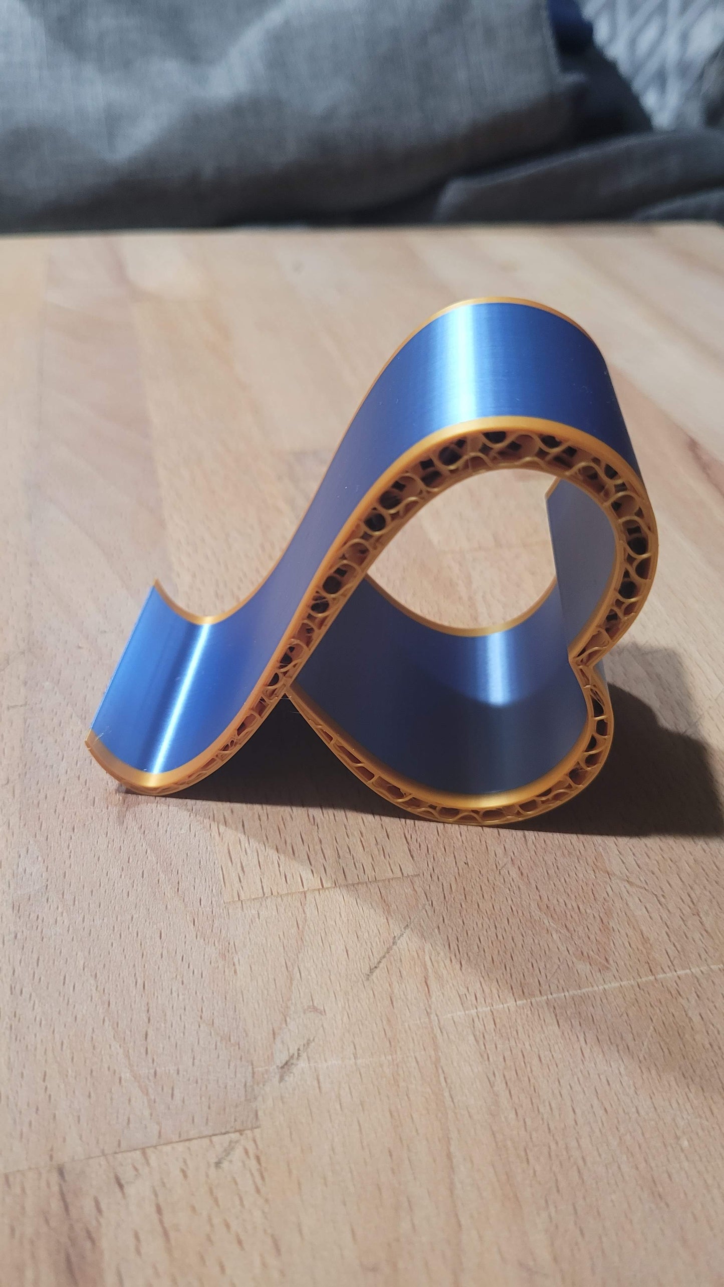 Heart Loop Phone Stand