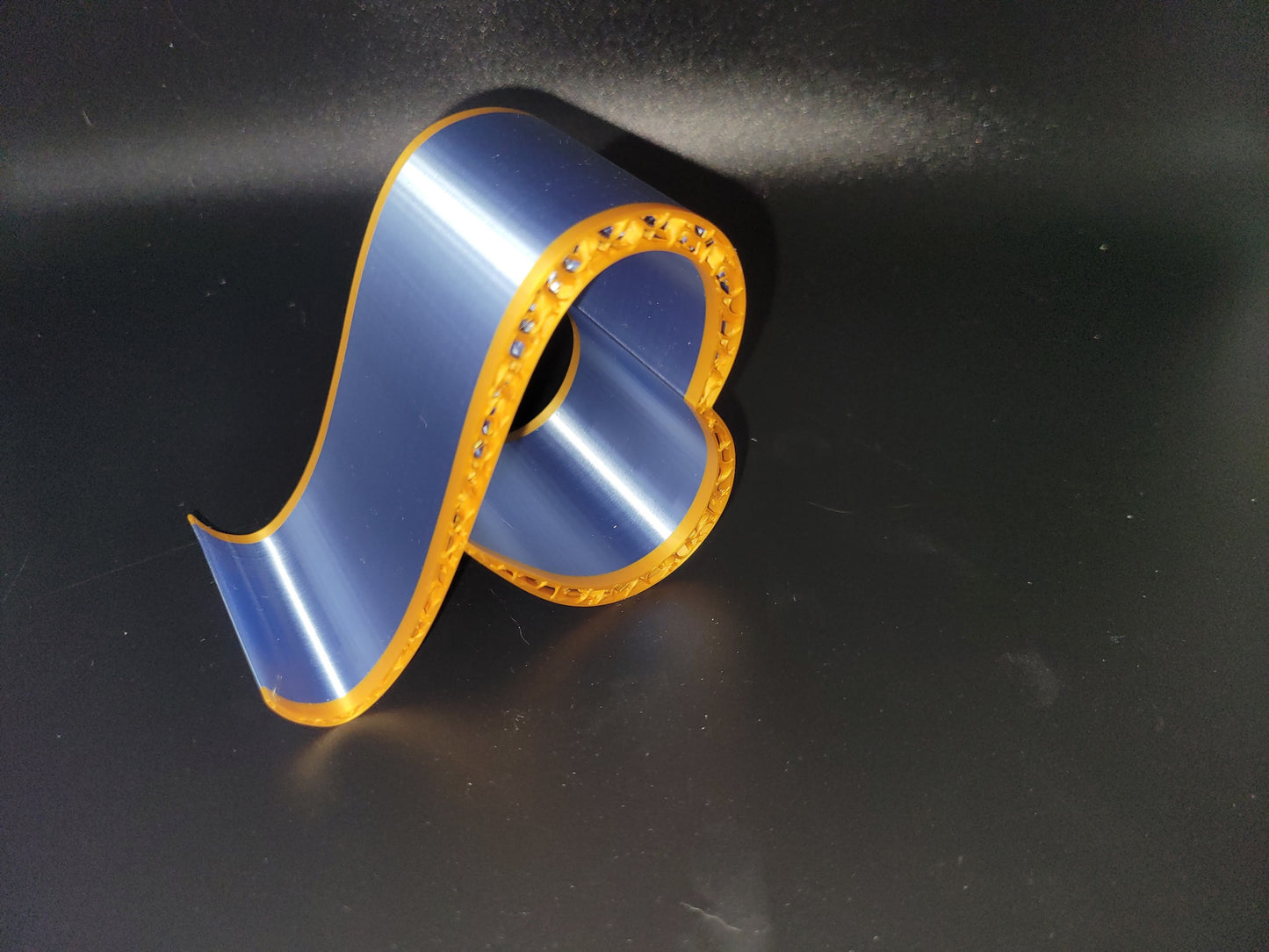 Heart Loop Phone Stand