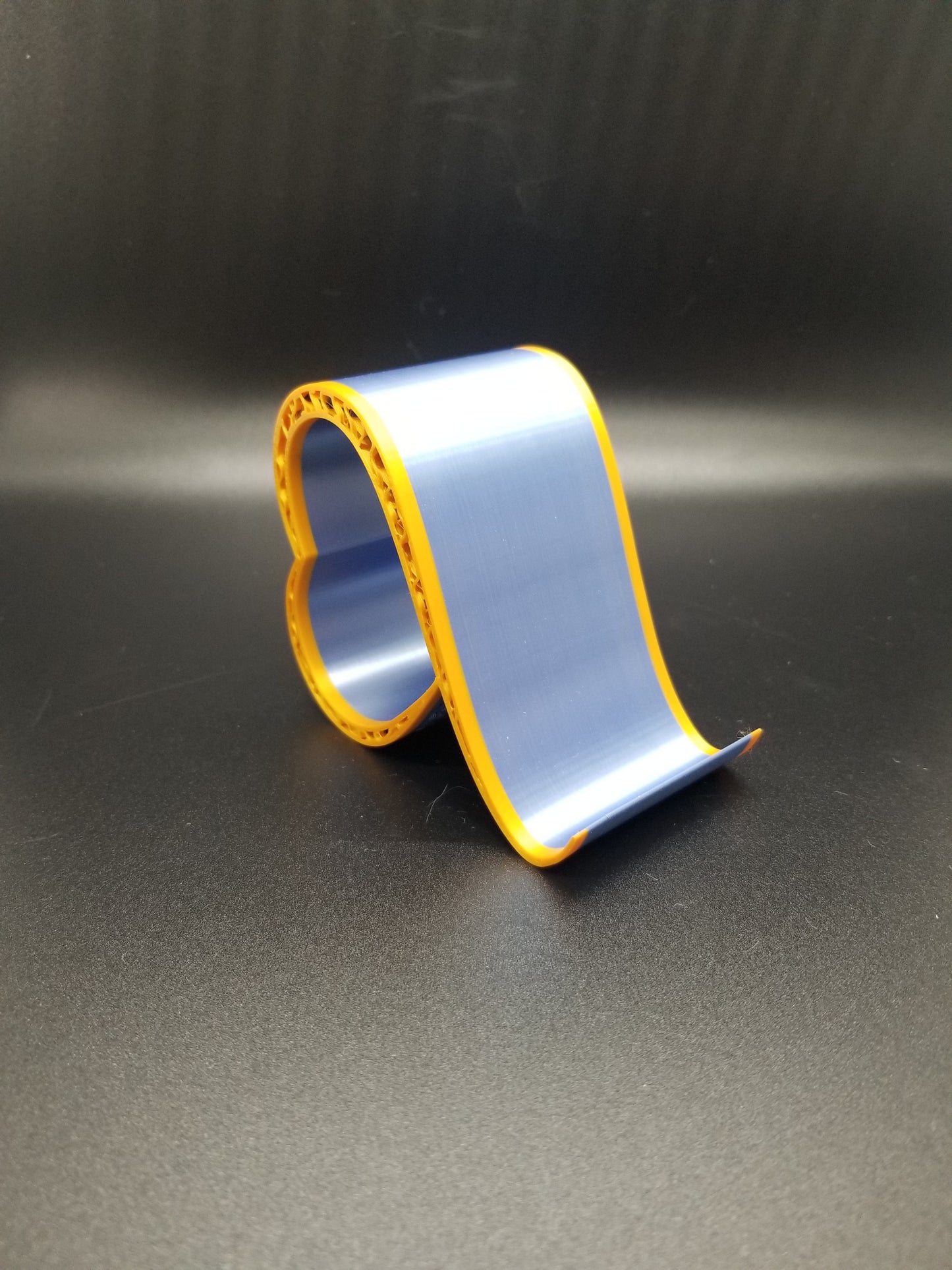 Heart Loop Phone Stand