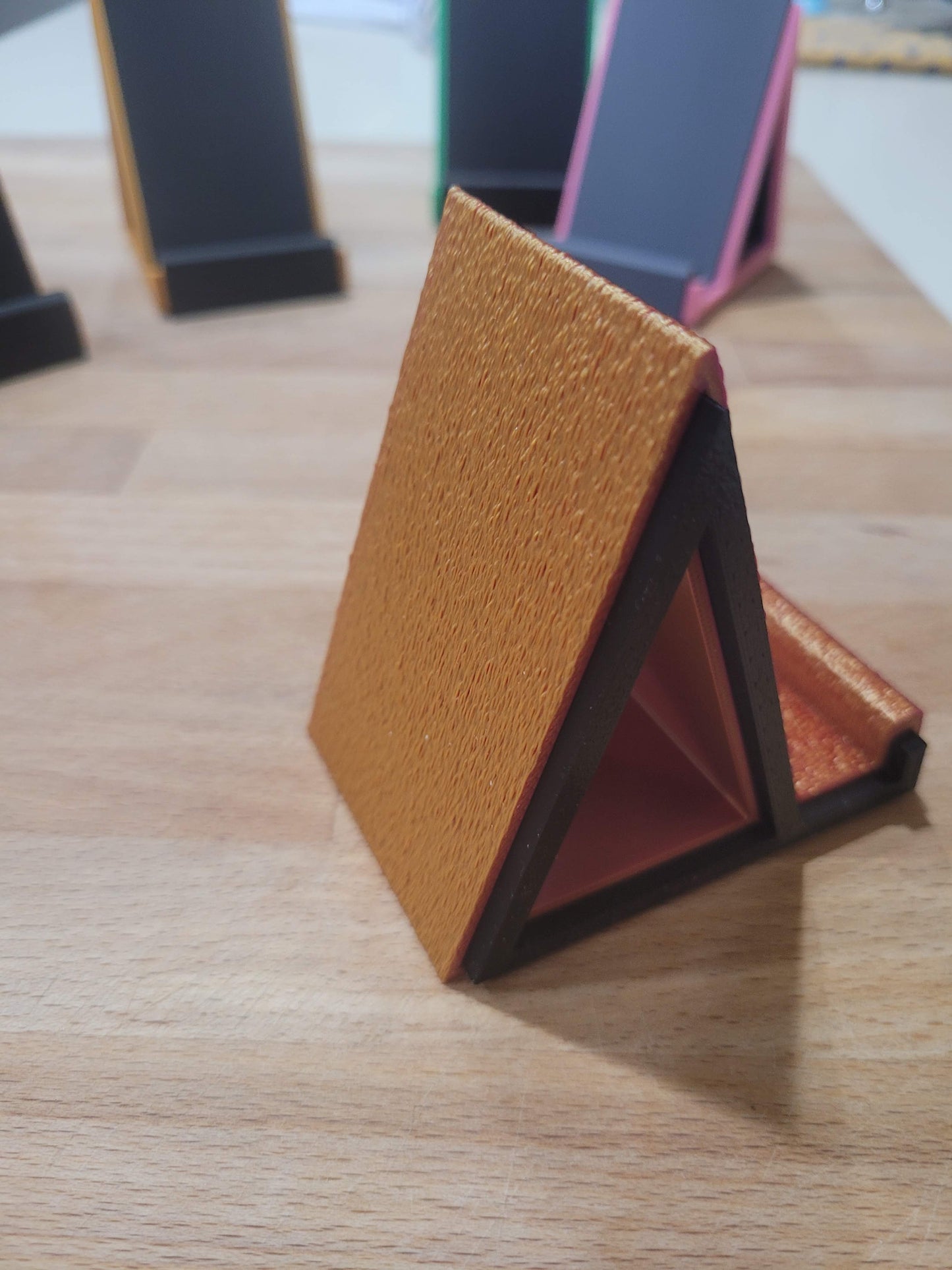 Heart Loop Phone Stand