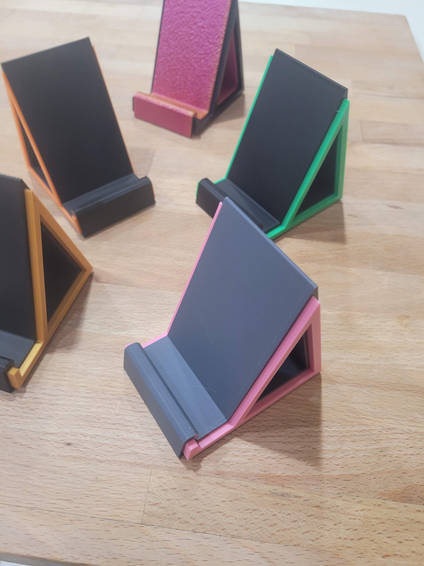 Heart Loop Phone Stand